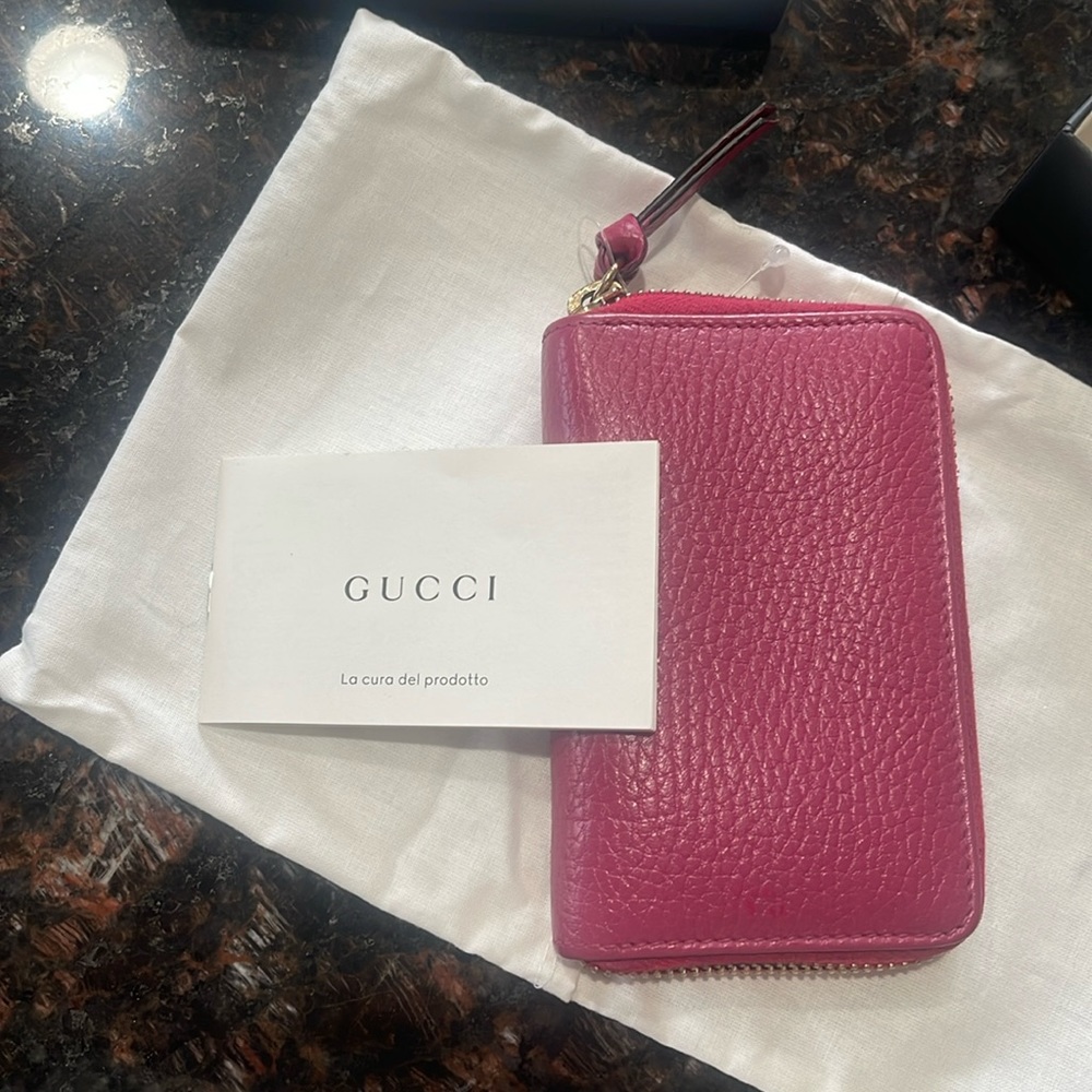 - Gucci wallet